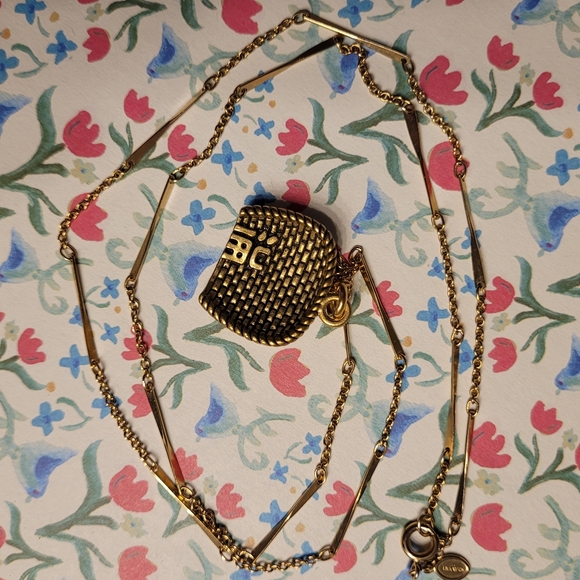 AVON Woven Dustpan Pendant Gold-tone Necklace - Picture 7 of 12